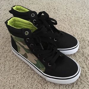 Boys Old Navy sneakers